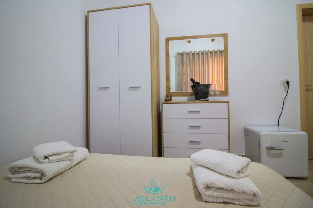 Atlantis Hotel & Apartments - Room - 1
