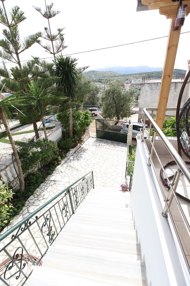 Joni Apartaments - Exterior