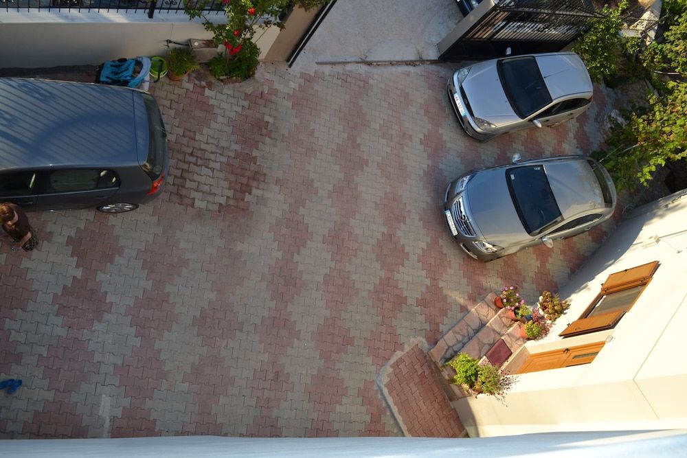 Bino Apartments - Parking