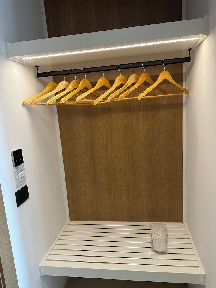 Hotel Colosseum - Wardrobe - 3