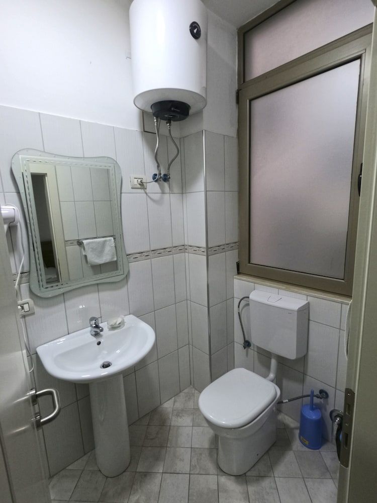 Bobi Hotel - Bathroom - 4