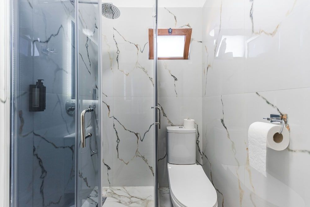 ApartHotel by PikHost - Bathroom - 4