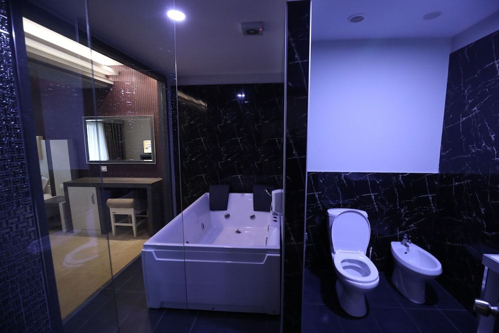 Hotel 1 Maji - Bathroom - 3