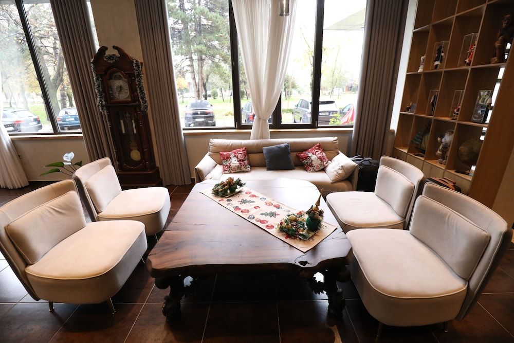 Hotel 1 Maji - Interior detail - 1