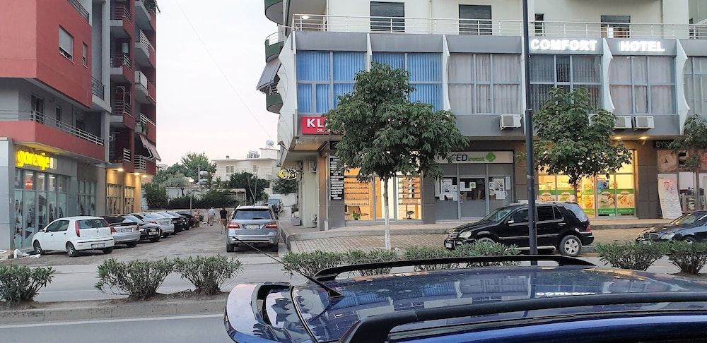 Comfort Hotel - Exterior - 2