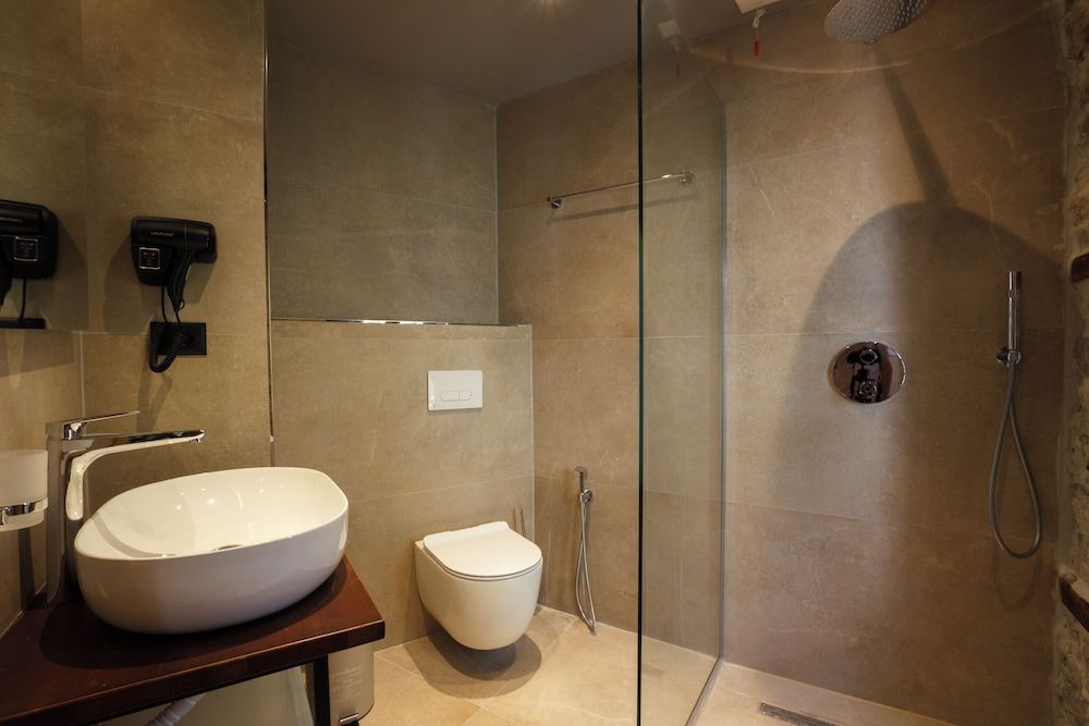 Furra Restaurant & Rooms - Bathroom - 1