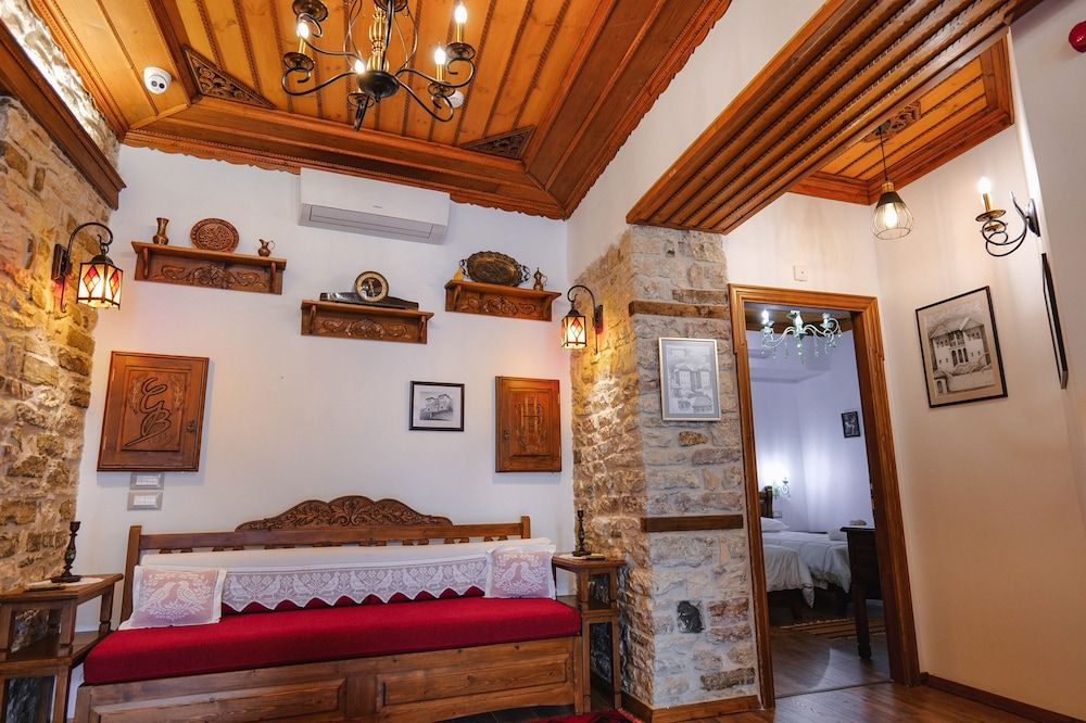 Hotel Bineri - Property grounds - 3