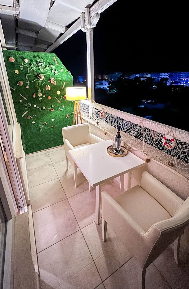 Hotel Valz - Balcony - 1