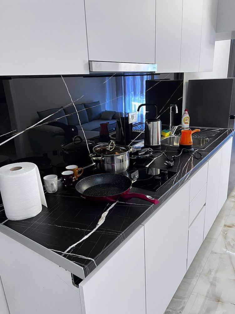 Prime Luxury Apartments - Private kitchen - 3