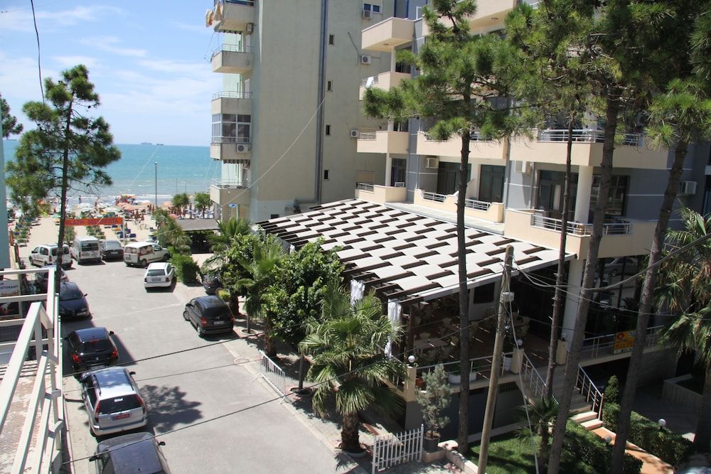 Hotel Bella Vista - Exterior - 1