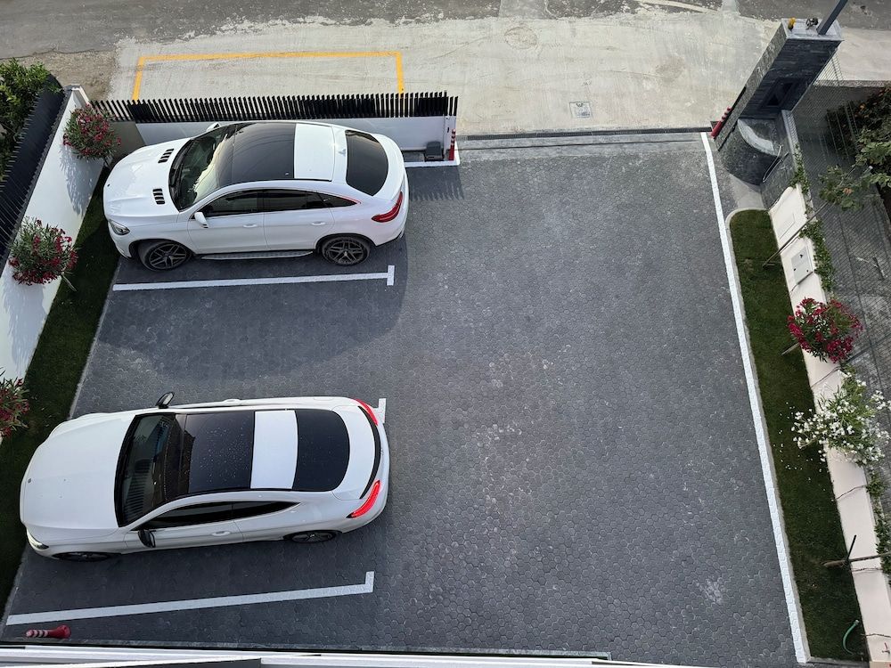 Kevin's Aparthotel - Exterior - 1