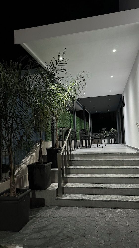 Kevin's Aparthotel - Exterior