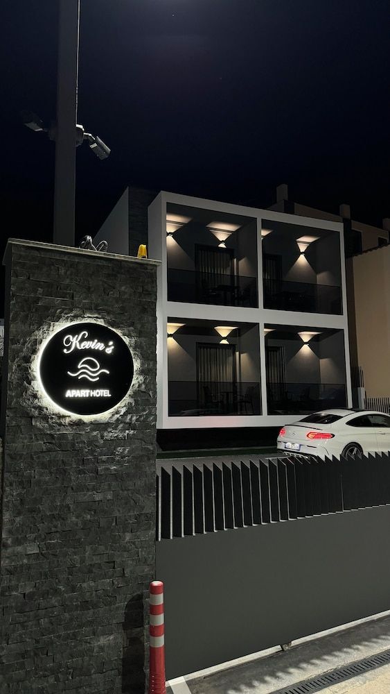 Kevin's Aparthotel - Exterior - 3