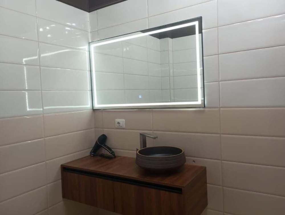 Oasis Beach Residence - Bathroom - 1