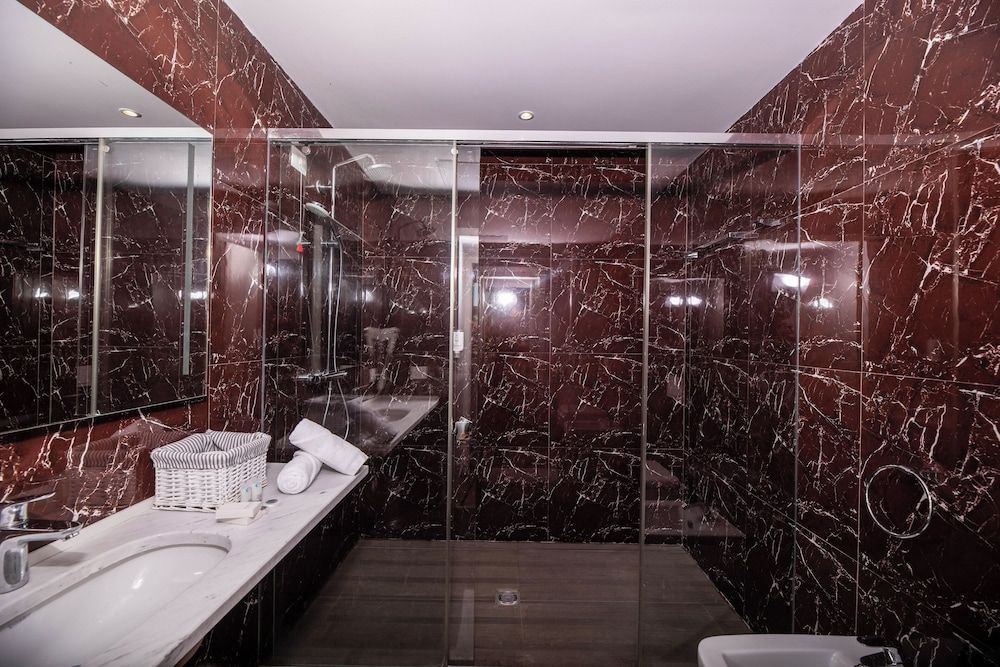 Prestige Resort & Aquapark - Bathroom - 2