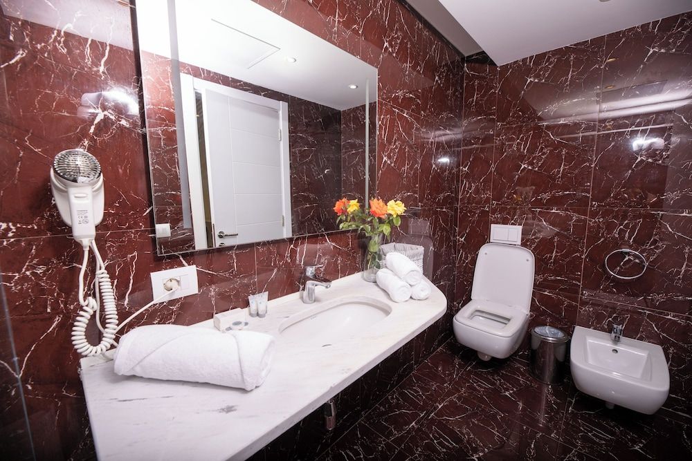 Prestige Resort & Aquapark - Bathroom - 1