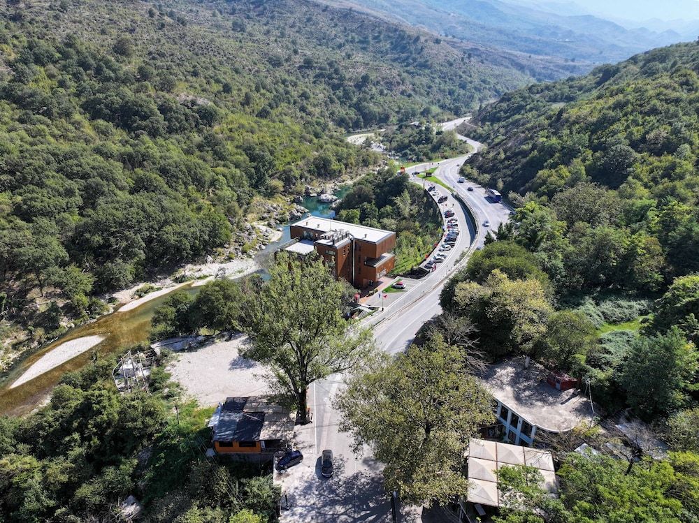 Uji i Ftohte Hotel - Property map - 1