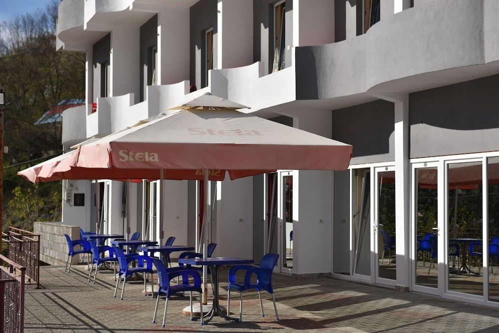 Hotel Termal Peshkopi - Terrace/patio - 2