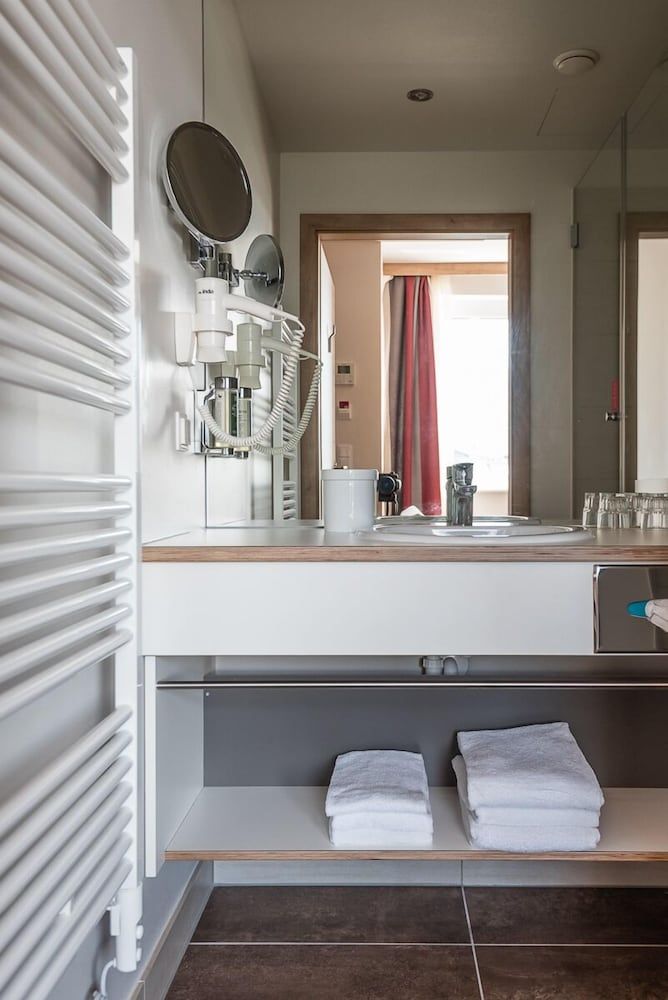Hotel Max 70 - Bathroom - 1