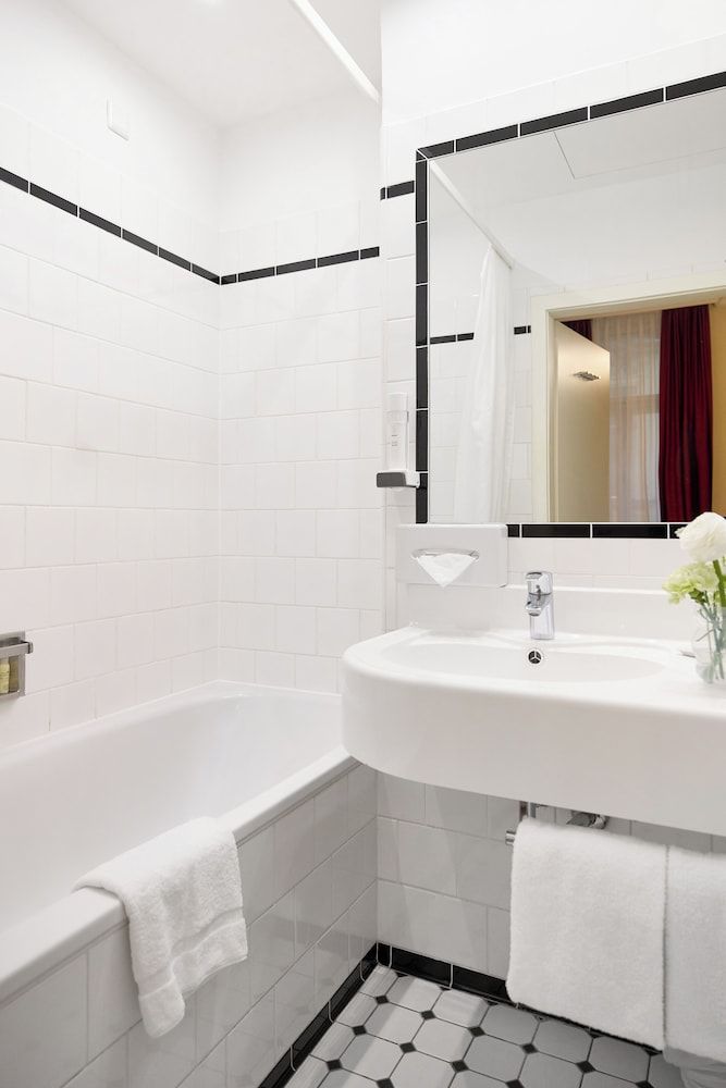 Graben Hotel - Bathroom - 1