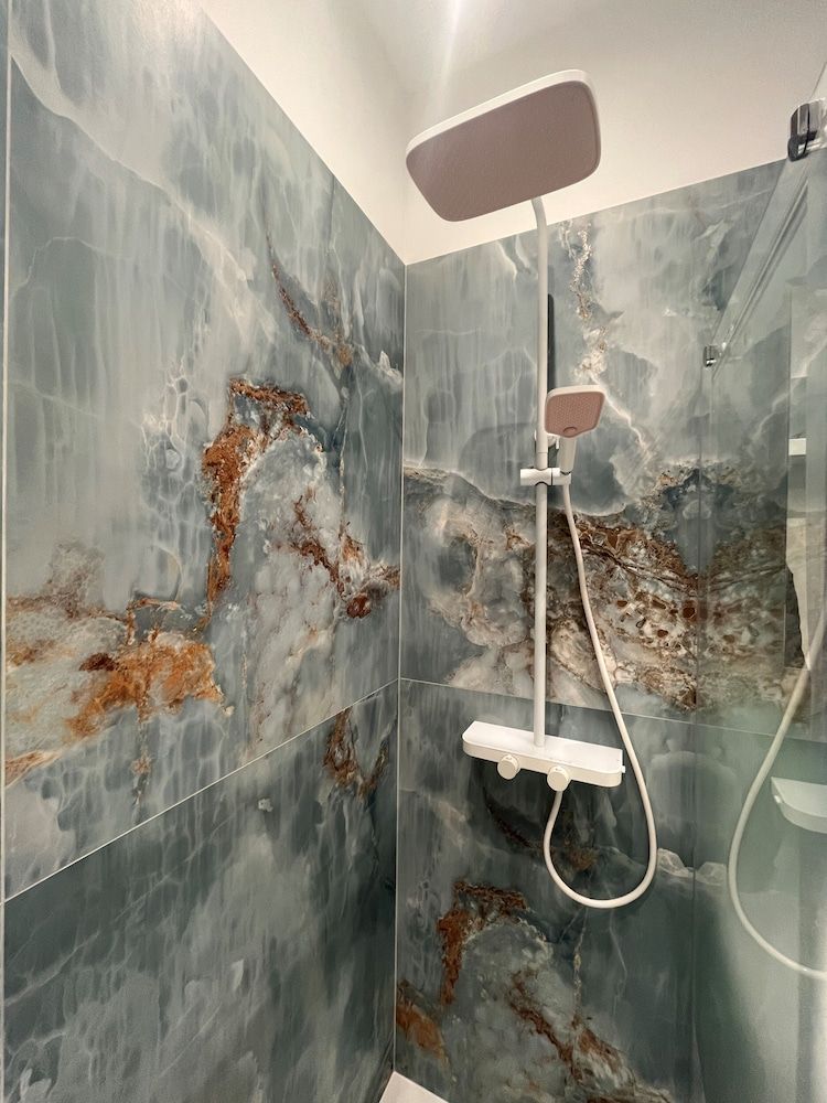 Street Living Hotel - Bathroom - 2