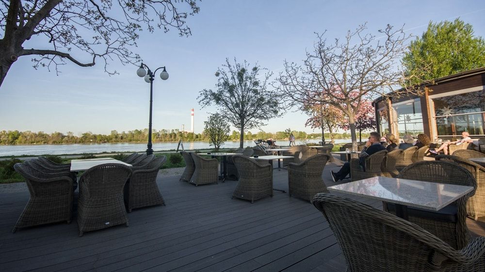 River Lodge - Balcony - 1