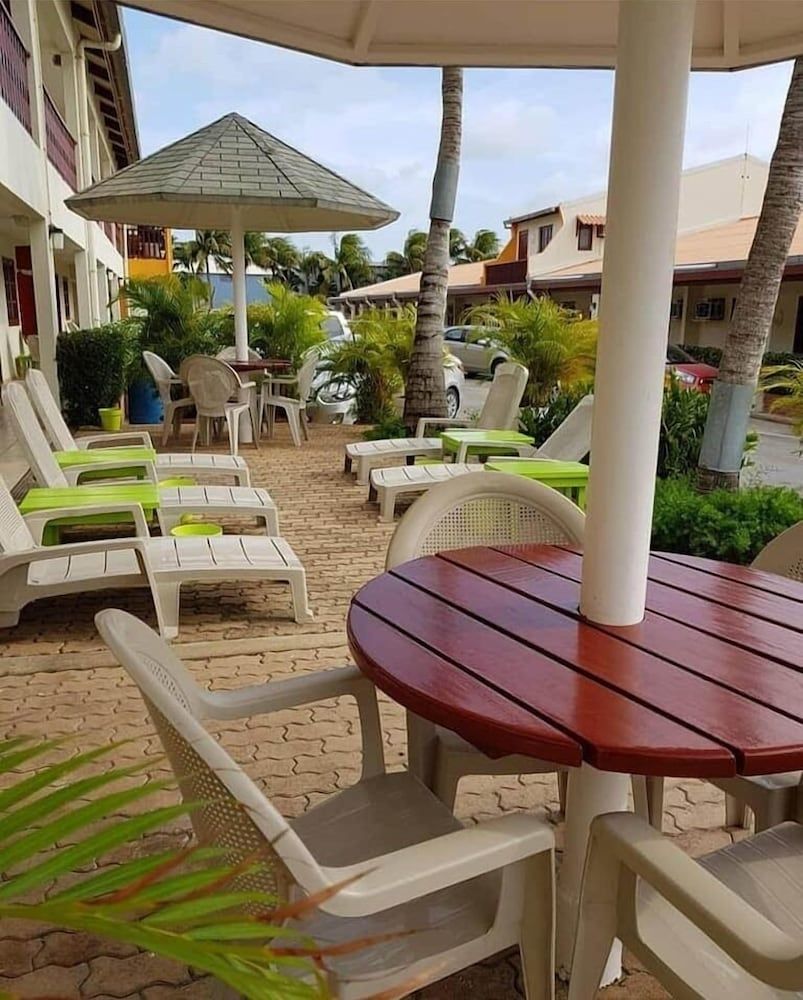 Aruba Quality Apartments & Suites - Terrace/patio - 3