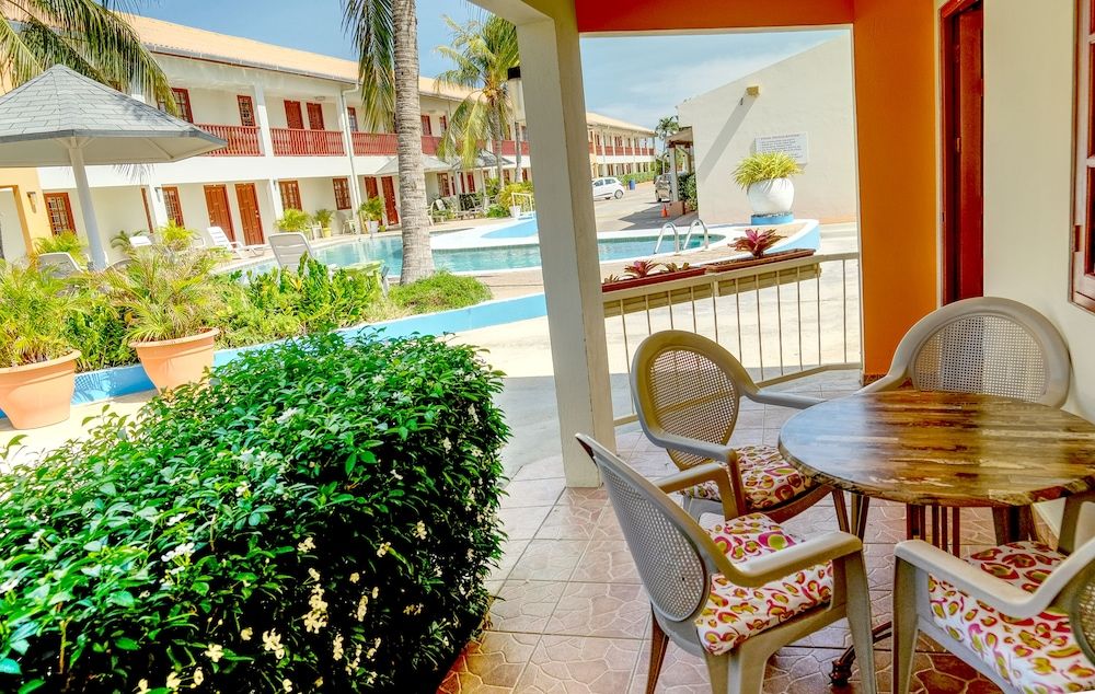 Aruba Quality Apartments & Suites - Terrace/patio - 1