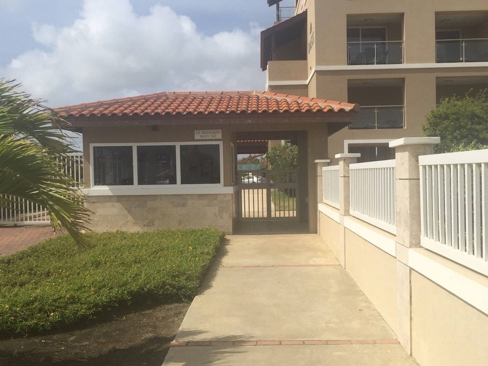 Lovely Sea View,eagle Beach, Oasis Condominium Wifi - Exterior
