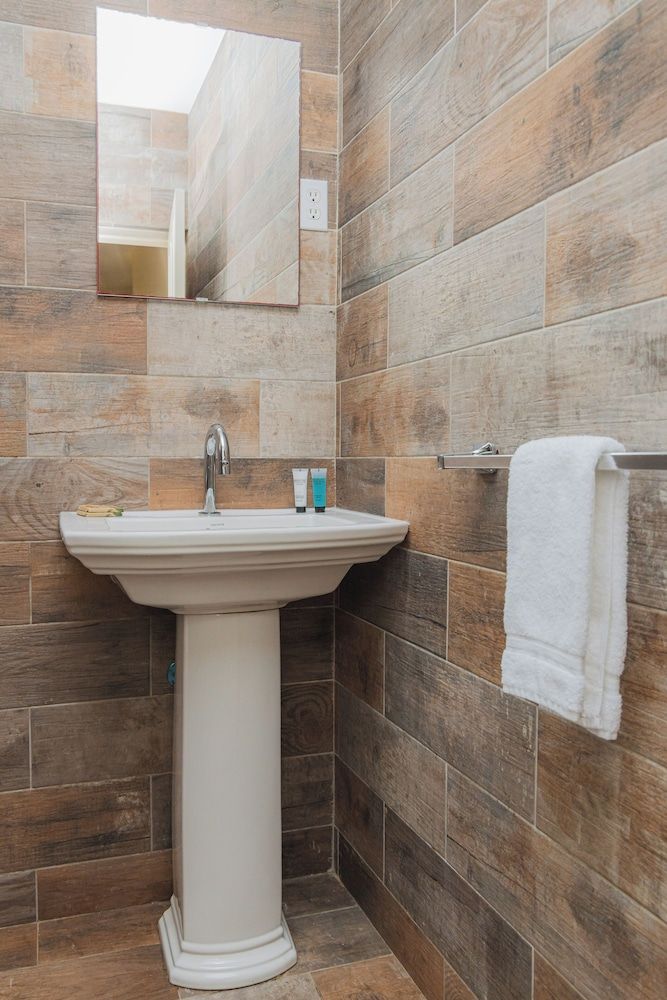Juanedu Suites - Bathroom - 4