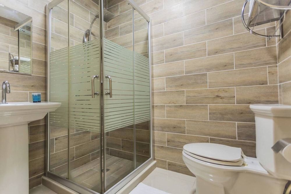Juanedu Suites - Bathroom - 3