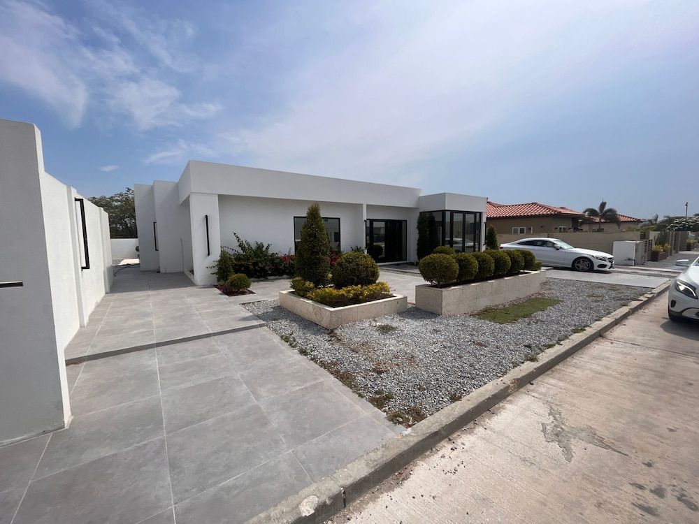 COZY VILLA - Front of property - 4