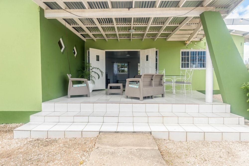 Aruban Home Close to Beach - Room - 3