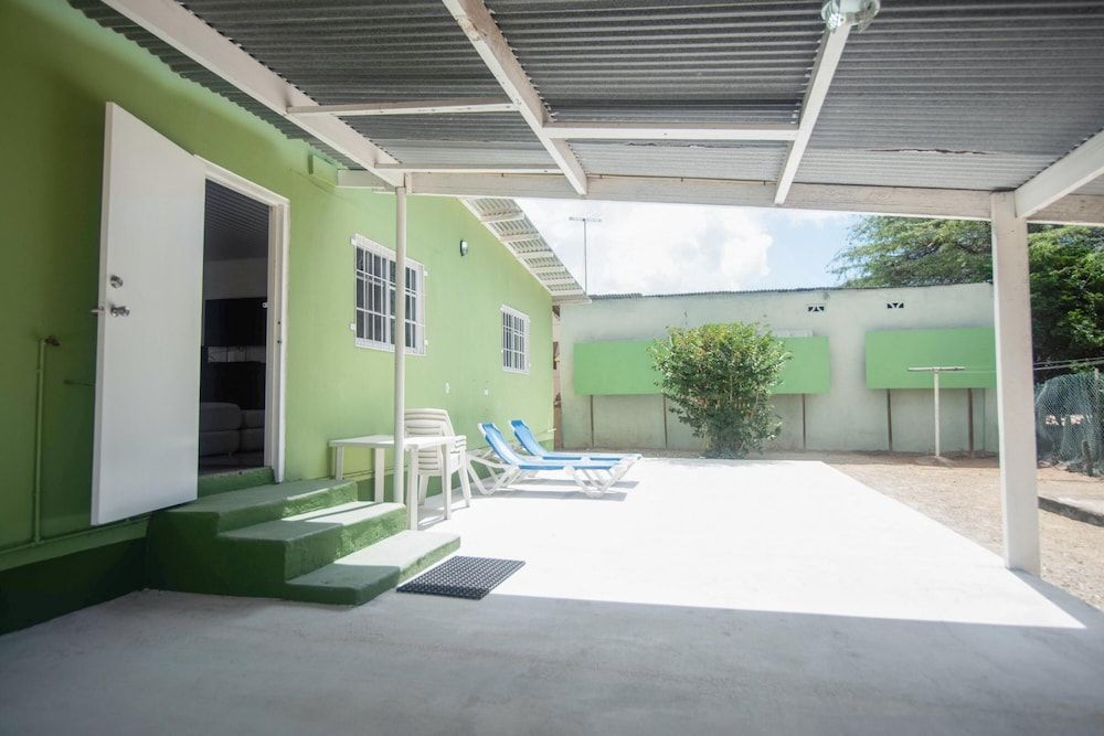 Aruban Home Close to Beach - Room - 4