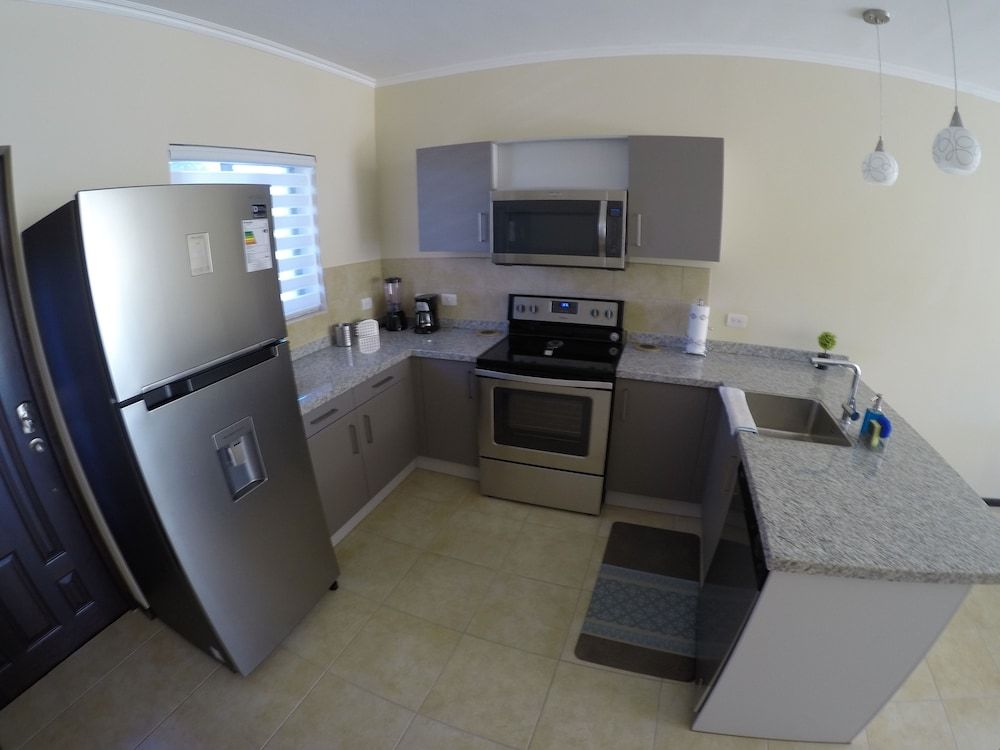 Gold Coast - Beautiful 2 Bedroom Town House - Private kitchen - 2