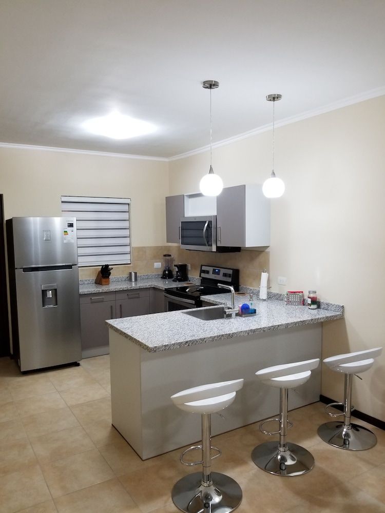 Gold Coast - Beautiful 2 Bedroom Town House - Private kitchen - 1
