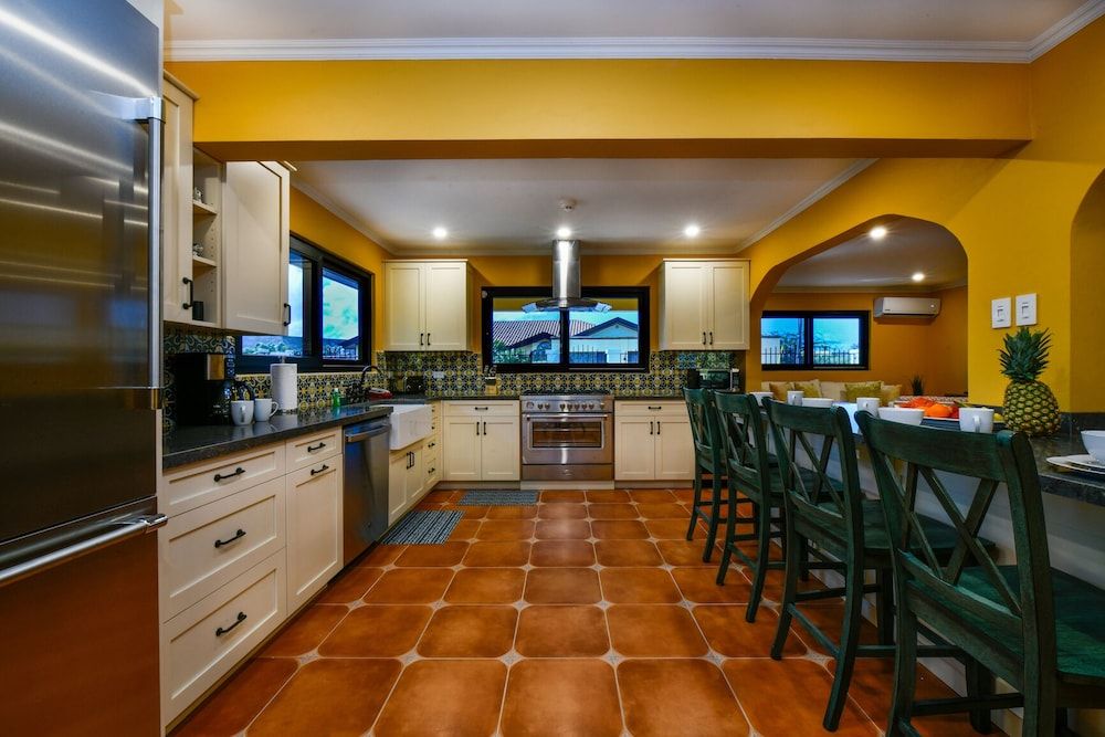 Newly Renovated! Polynesian Themed in Noord! - Private kitchen - 4