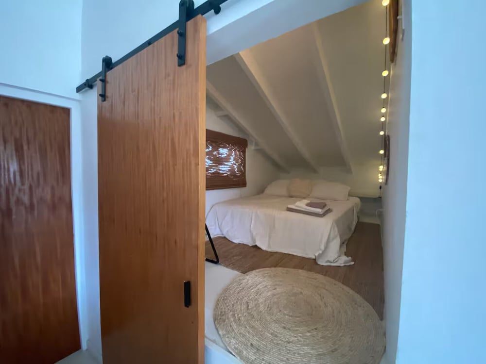Palm Beach Vacaysuites - Coconut Suite - Top Floor - Room - 2