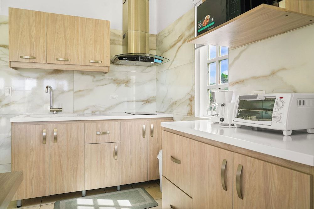 Homey Vacation Retreat - Private kitchen - 3