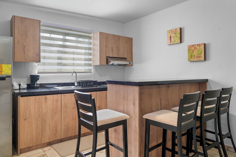 Homey Vacation Retreat - Private kitchen - 4