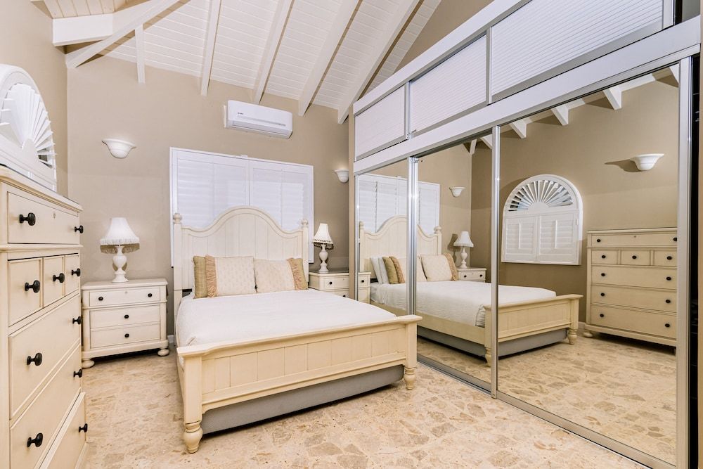 Gorgeous Mansion, Private Pool, Outdoor Kitchen! - Room - 3