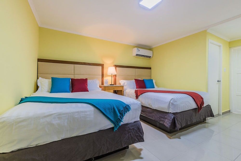 2 Queen Studio w Pool BBQ Hotwater Close 2 Beach - Room - 3