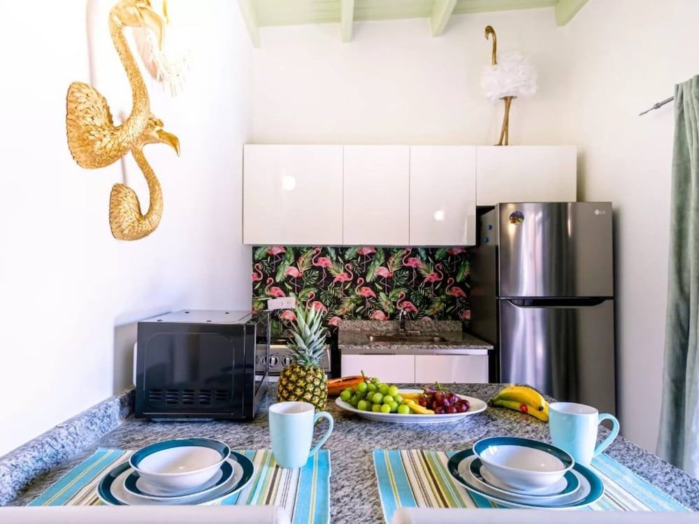 Flamingo Suite 1BR 1BA Apt w Pool Parking - Room - 3