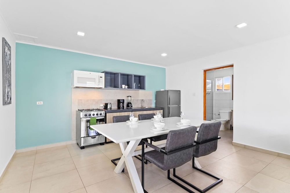 Brand NEW Central Modern Ground Studio With Pool - Room - 2