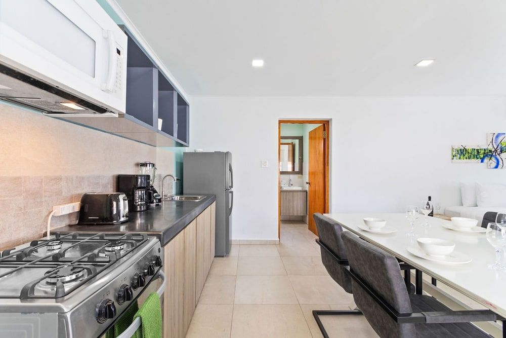 Brand NEW Central Modern Ground Studio With Pool - Room - 3