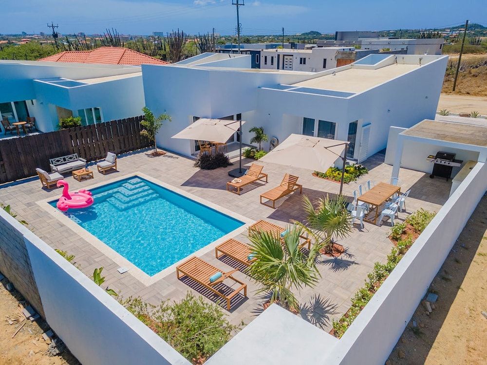 3BR 3BA Newly Built w Private Pool 5 min 2 Beach - Room - 3