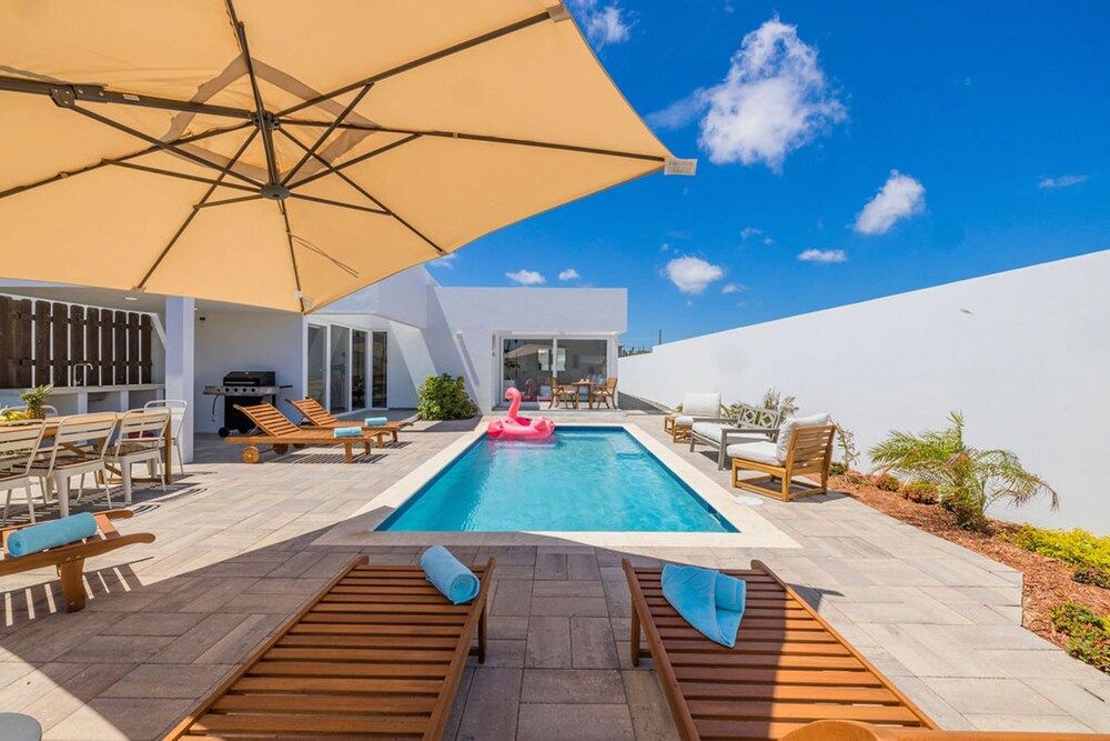 3BR 3BA Newly Built w Private Pool 5 min 2 Beach - Room - 4