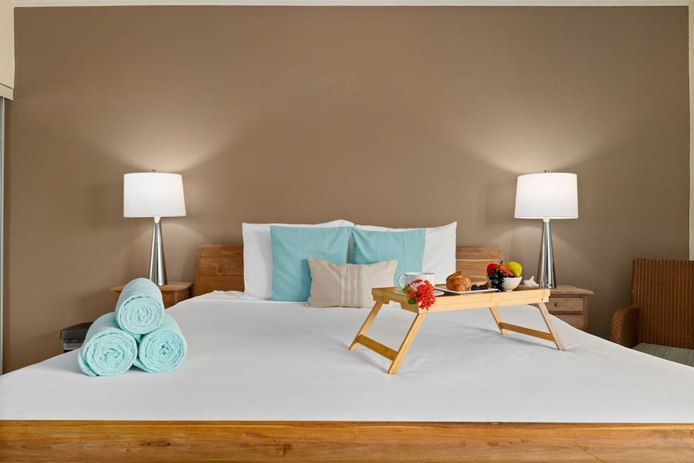 Upscale Gated Community Oasis Close to the Beach - Room - 4