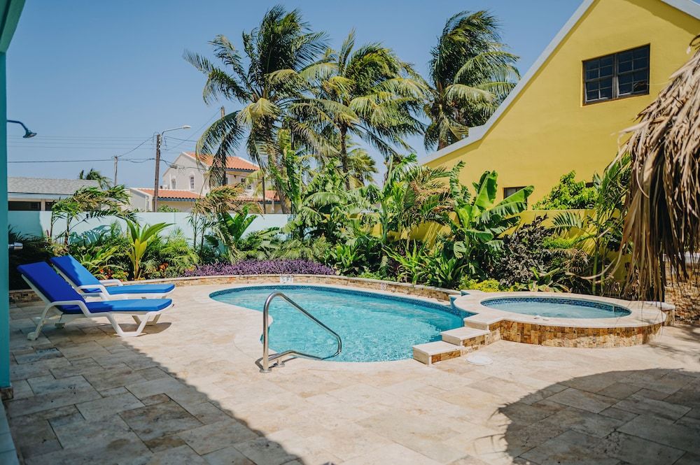 Elegant 1-bedroom Apartment 3 km From Eagle Beach - Exterior - 1