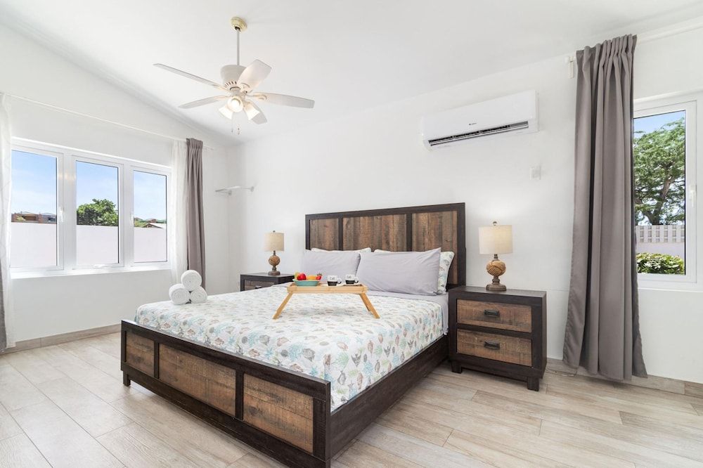 4br4ba w Private Pool Walking Distance to Ritz - Room - 2